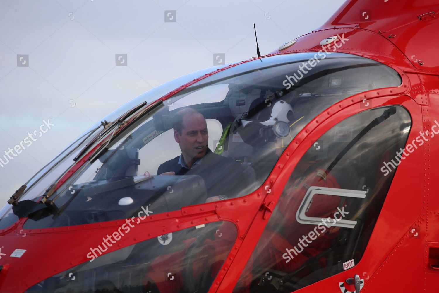 prince-william-arrives-at-the-royal-london-hospital-aboard-an-air-ambulance-uk-shutterstock-editorial-10052351g.jpg