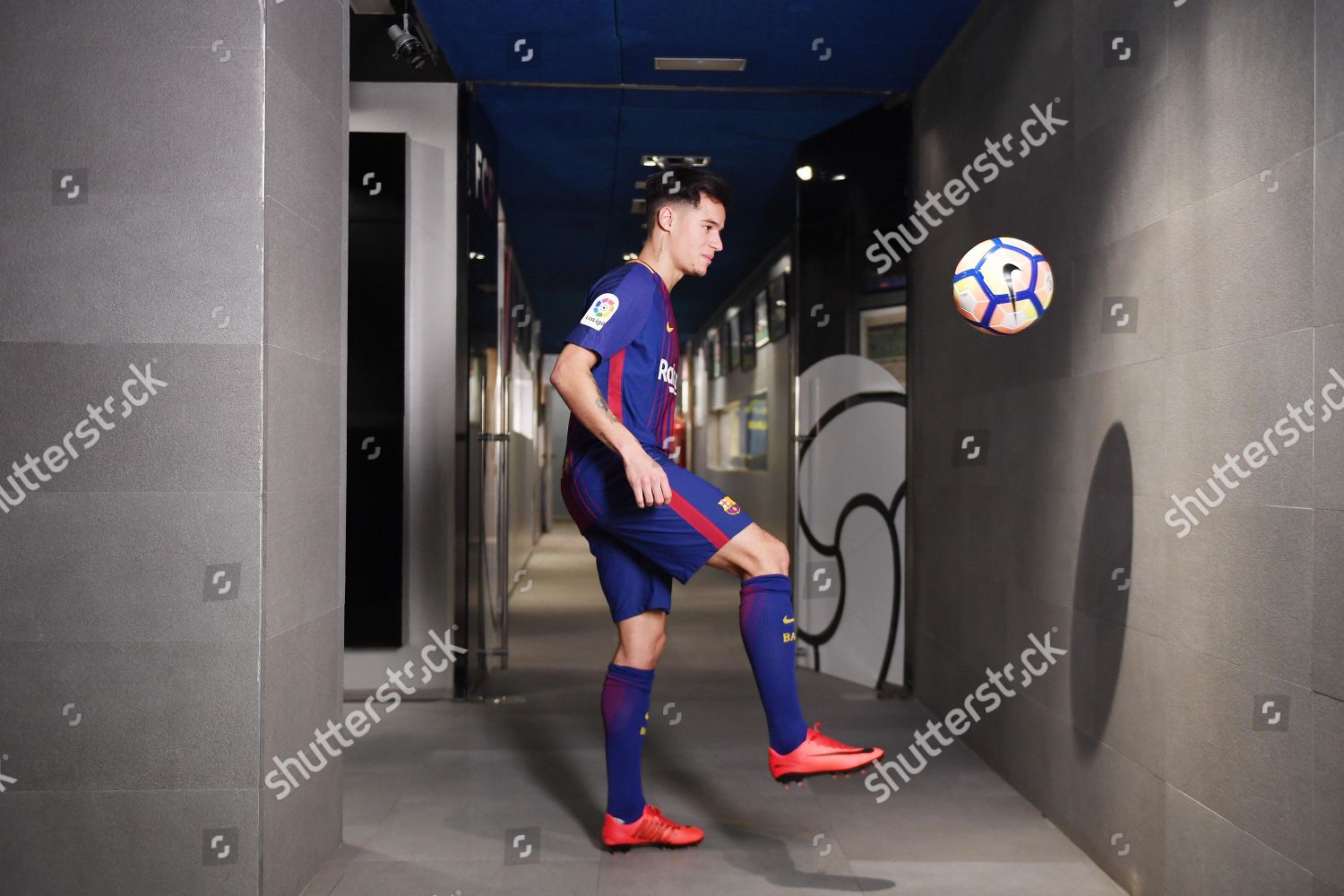 Philippe Coutinho Having Private View Barcelona Stadium