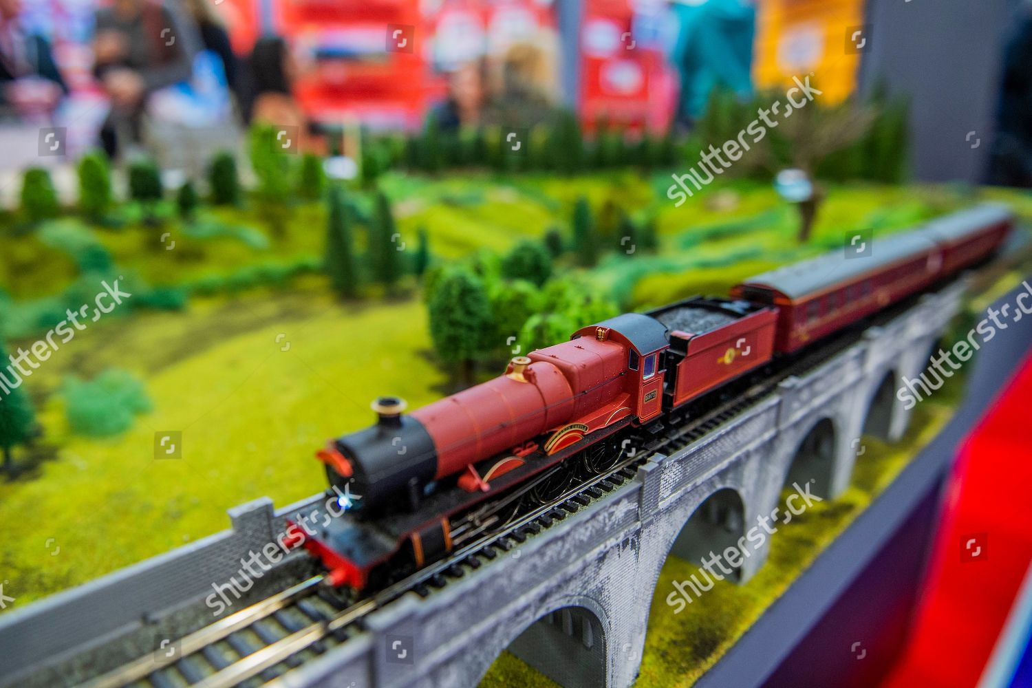 hornby hogwarts express 2019