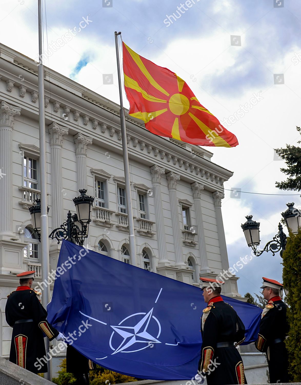 Members Honor Guard Hoist Nato Flag Alongside Foto Editorial En Stock Imagen En Stock Shutterstock