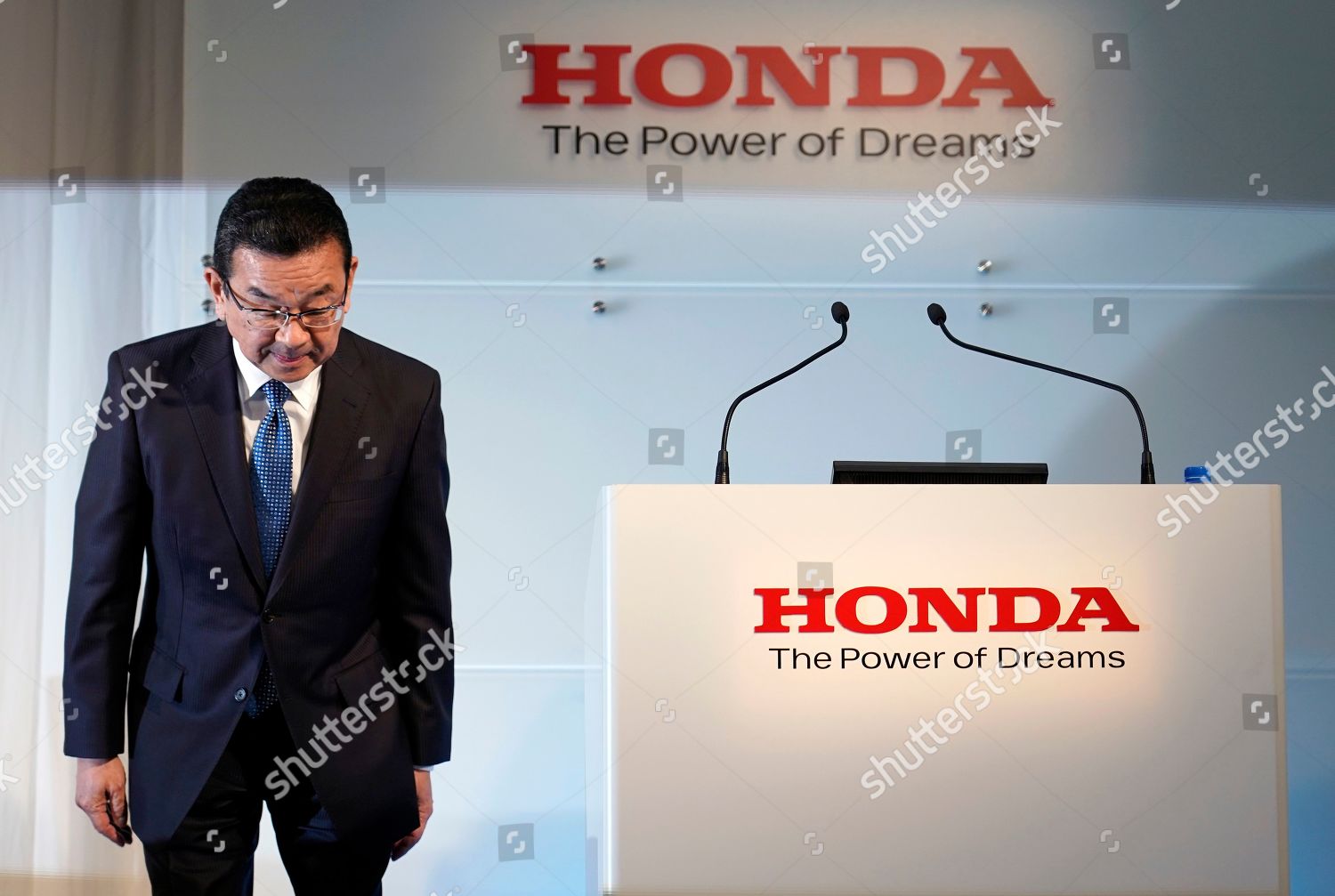 Honda Motors President Ceo Takahiro Hachigo Bows のエディトリアルストック写真 ストック画像 Shutterstock