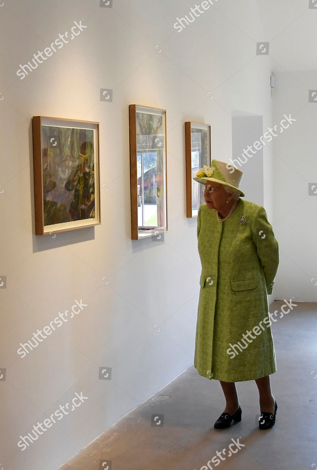 queen-elizabeth-visit-to-somerset-uk-shutterstock-editorial-10180760f.jpg