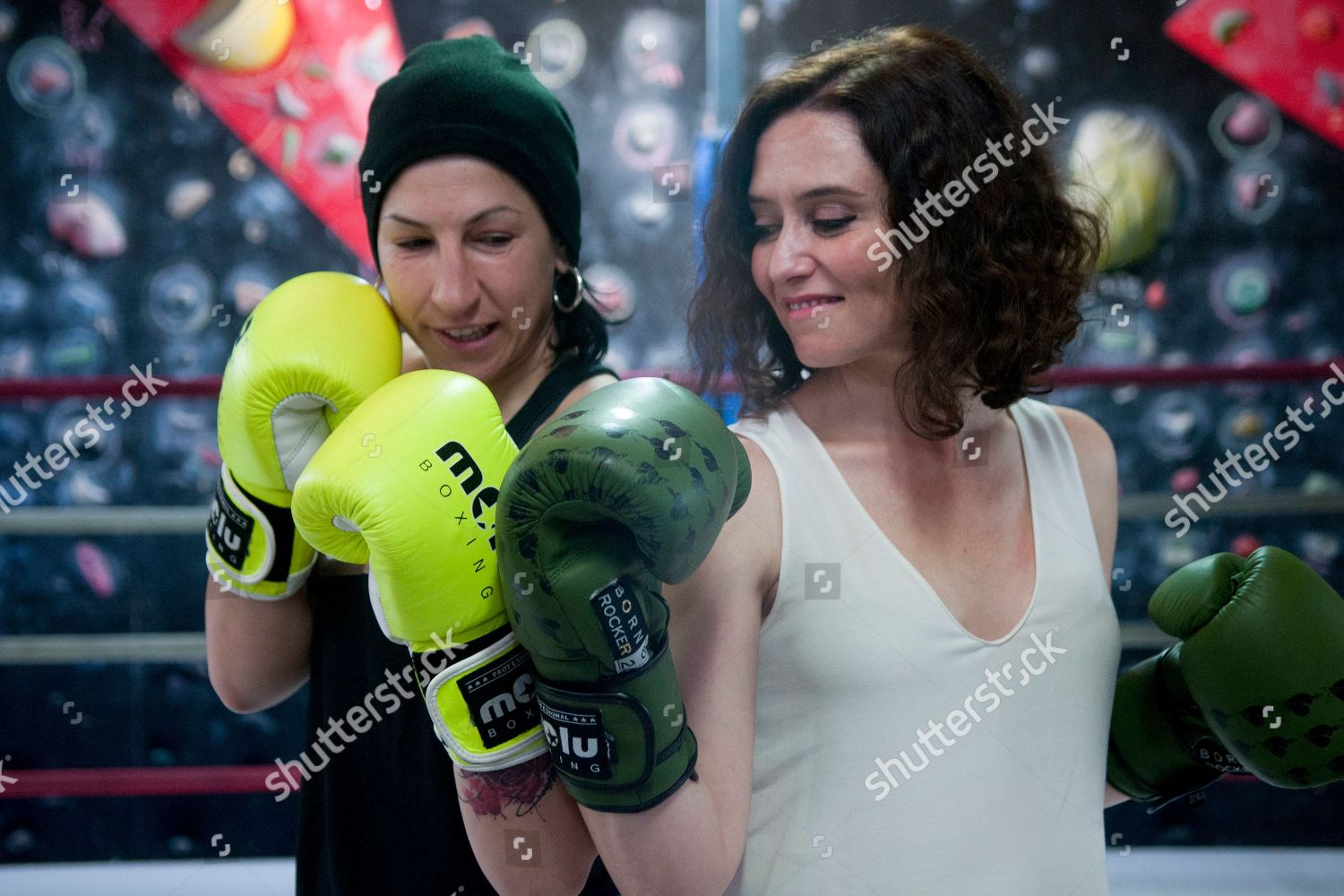 Isabel Díaz Ayuso - Página 12 Isabel-diaz-ayuso-visits-european-boxing-champion-miriam-guitierrez-madrid-spain-shutterstock-editorial-10184368y