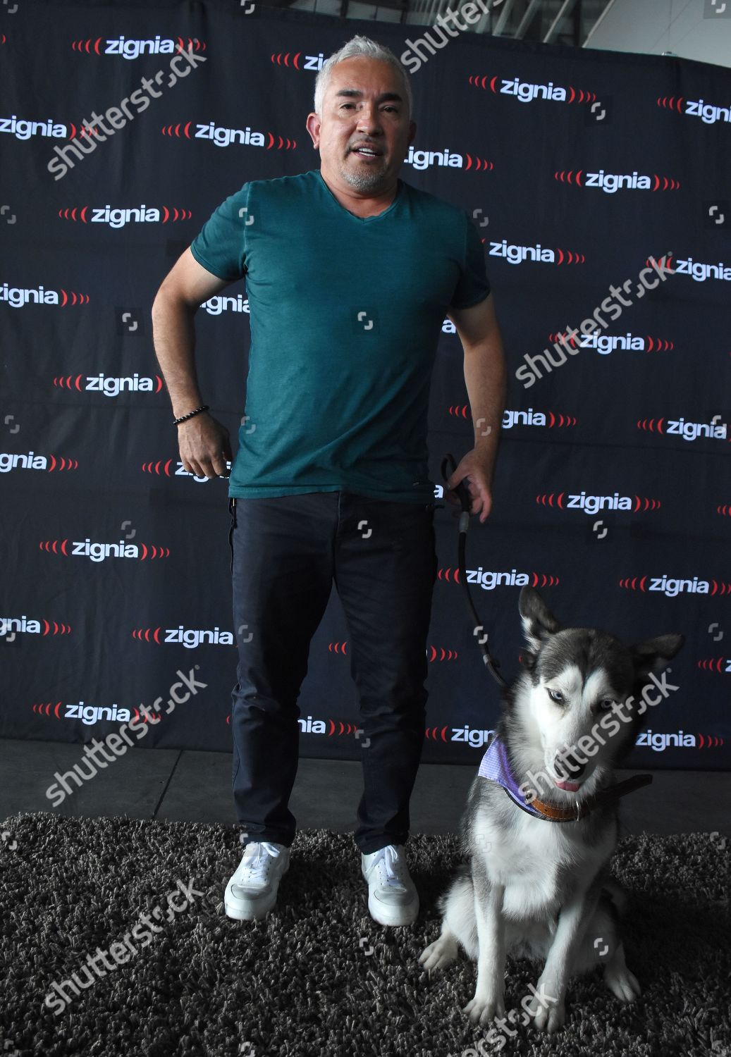 ¿Cuánto mide César Millán? Real height Cesar-millan-once-upon-dog-tour-2019-press-conference-mexico-city-mexico-shutterstock-editorial-10188805d