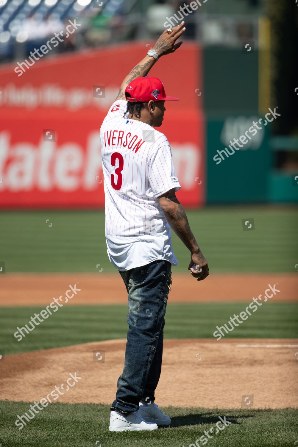 Allen Iverson threw the first pitch before the Phillies game (2019