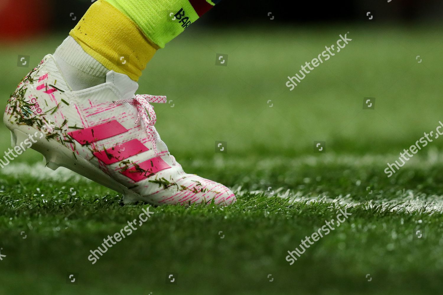 messi pink boots