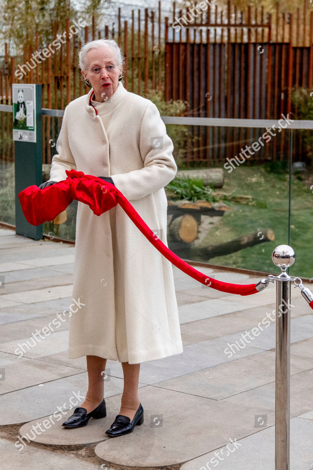 CASA REAL DE DINAMARCA - Página 83 Panda-house-opened-by-queen-margrethe-copenhagen-denmark-shutterstock-editorial-10197087c