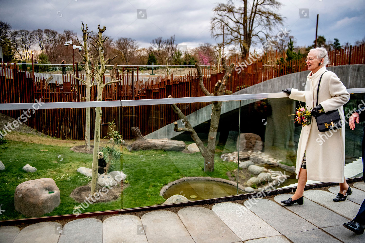 CASA REAL DE DINAMARCA - Página 83 Panda-house-opened-by-queen-margrethe-copenhagen-denmark-shutterstock-editorial-10197087j