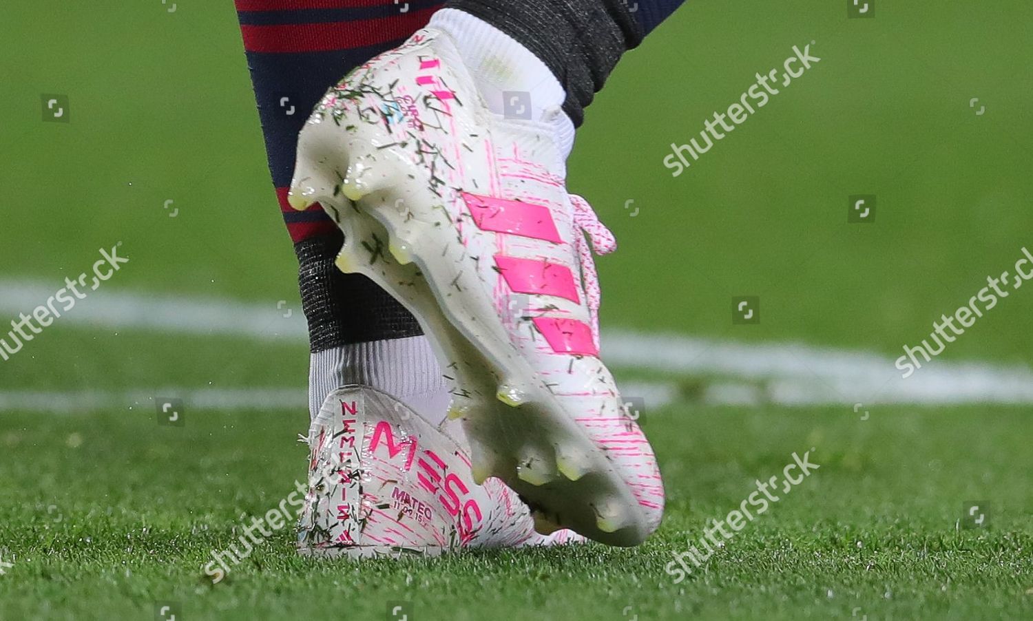 messi pink boots