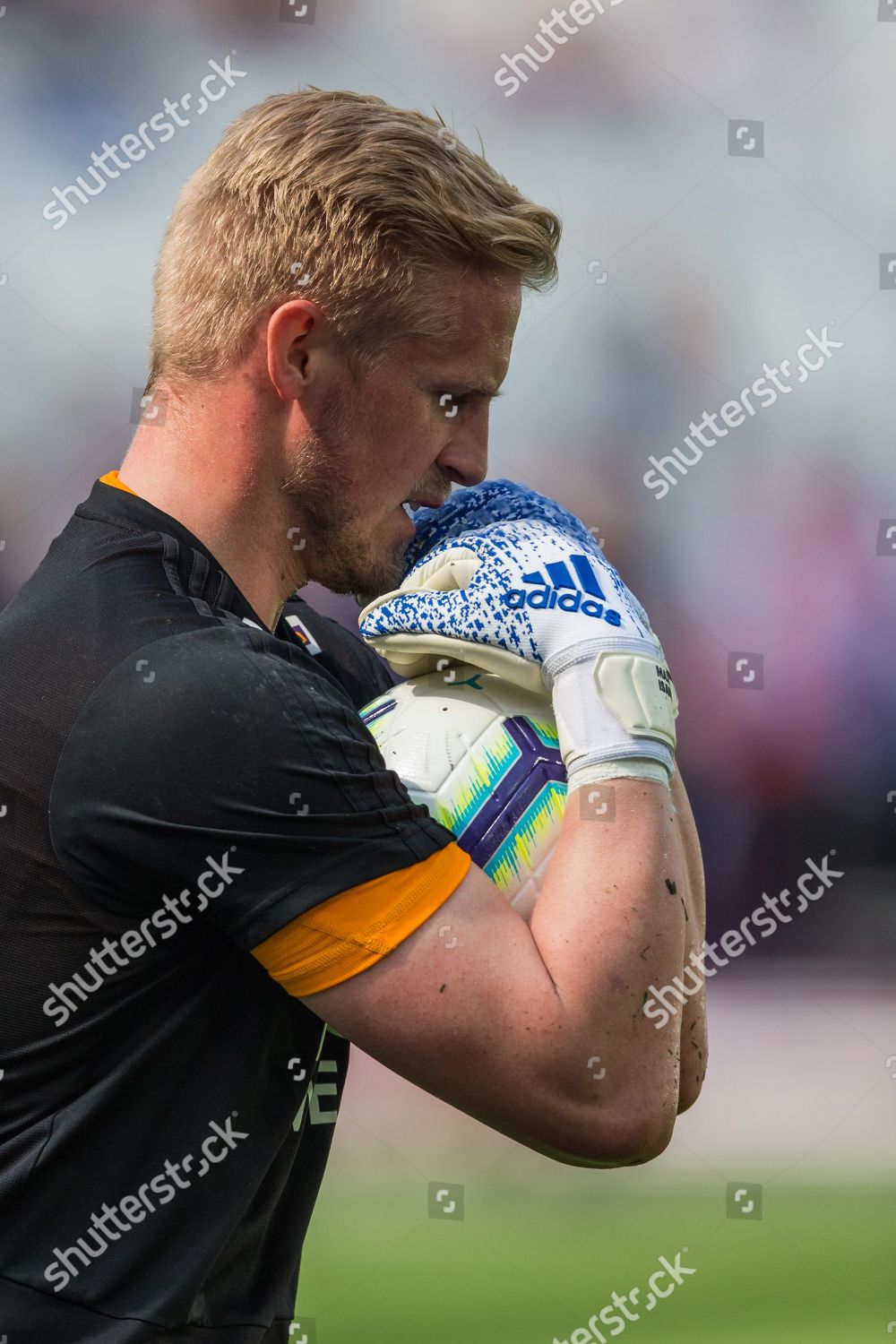 kasper schmeichel gloves