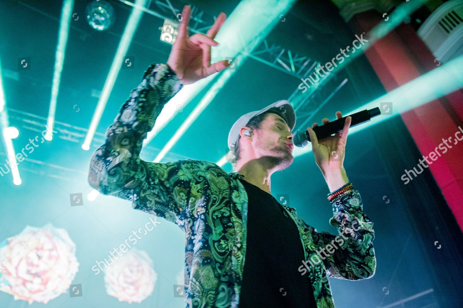 walking on cars concert 2019