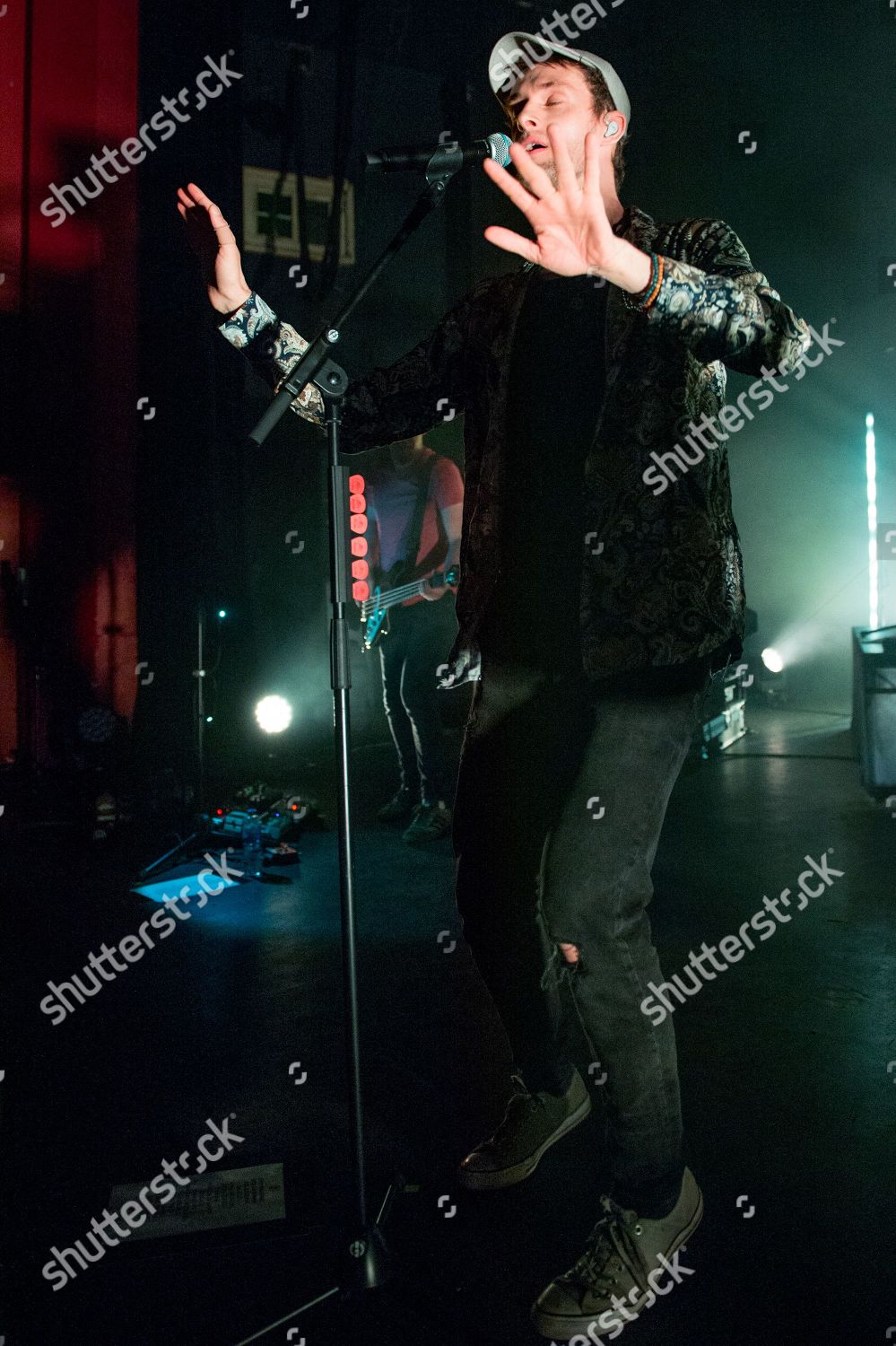 walking on cars concert 2019