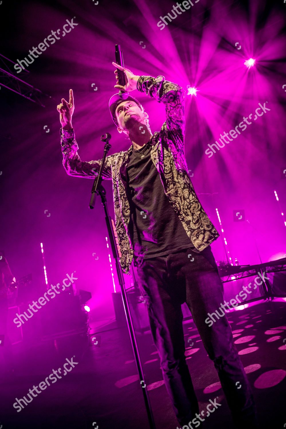 walking on cars concert 2019