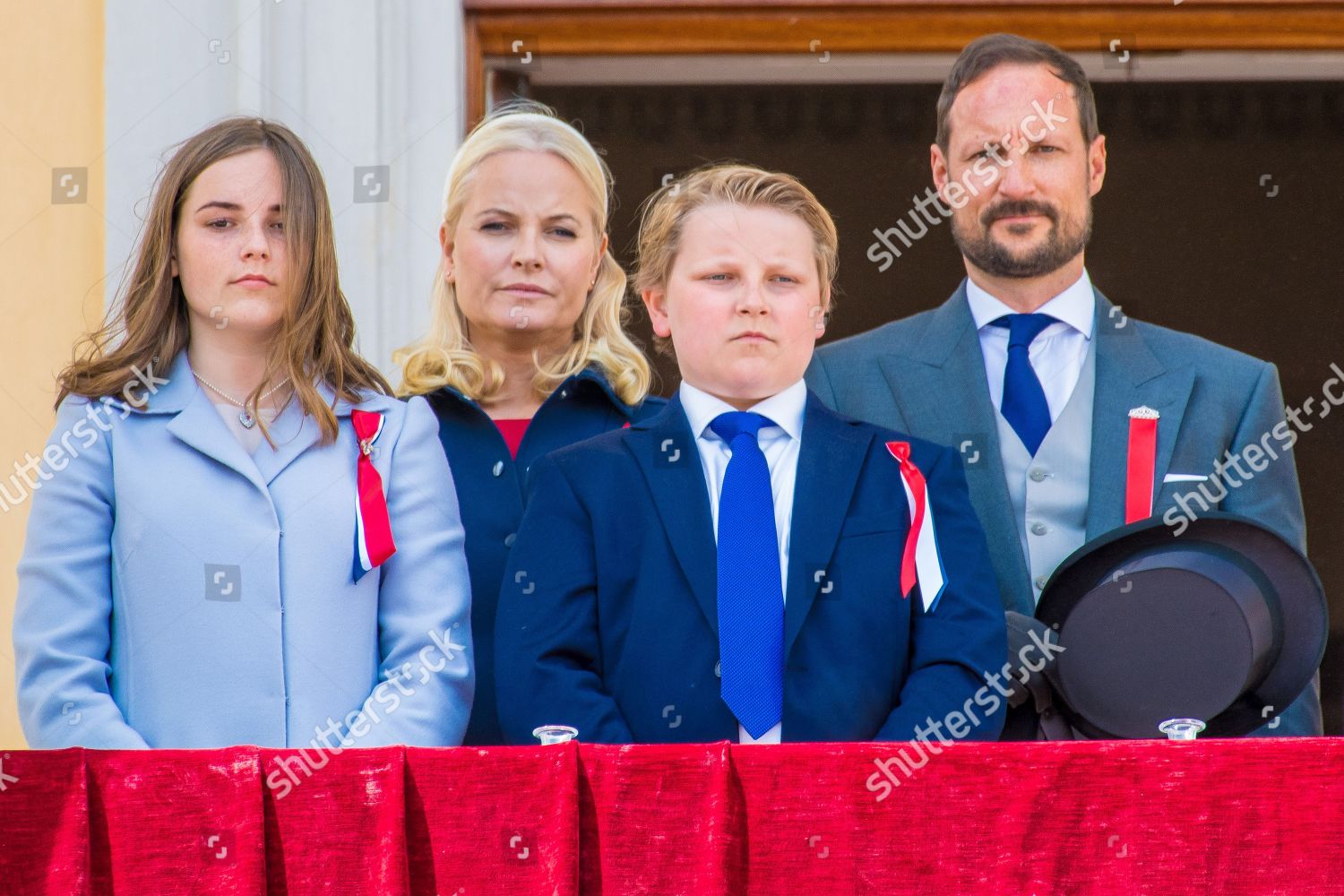 national-day-celebrations-the-royal-palace-oslo-norway-shutterstock-editorial-10239768ae.jpg