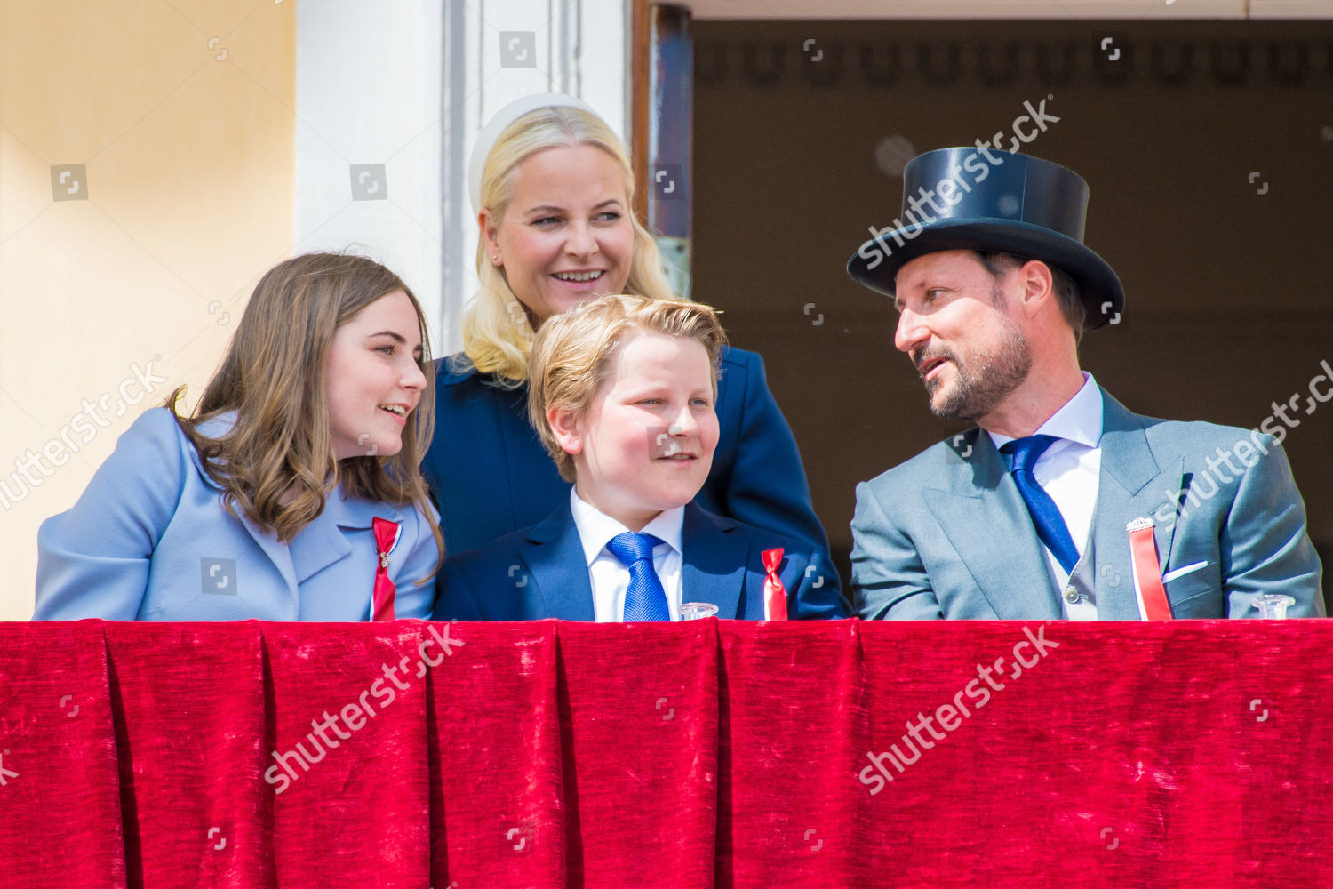 national-day-celebrations-the-royal-palace-oslo-norway-shutterstock-editorial-10239768j.jpg