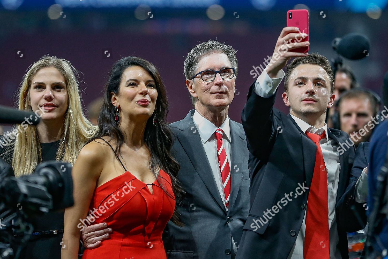 Liverpool owner John W. Henry and wife Linda Pizzuti Henry celebrate after  his side won the UEFA Champions League Final at the Wanda Metropolitano,  Madrid Stock Photo - Alamy