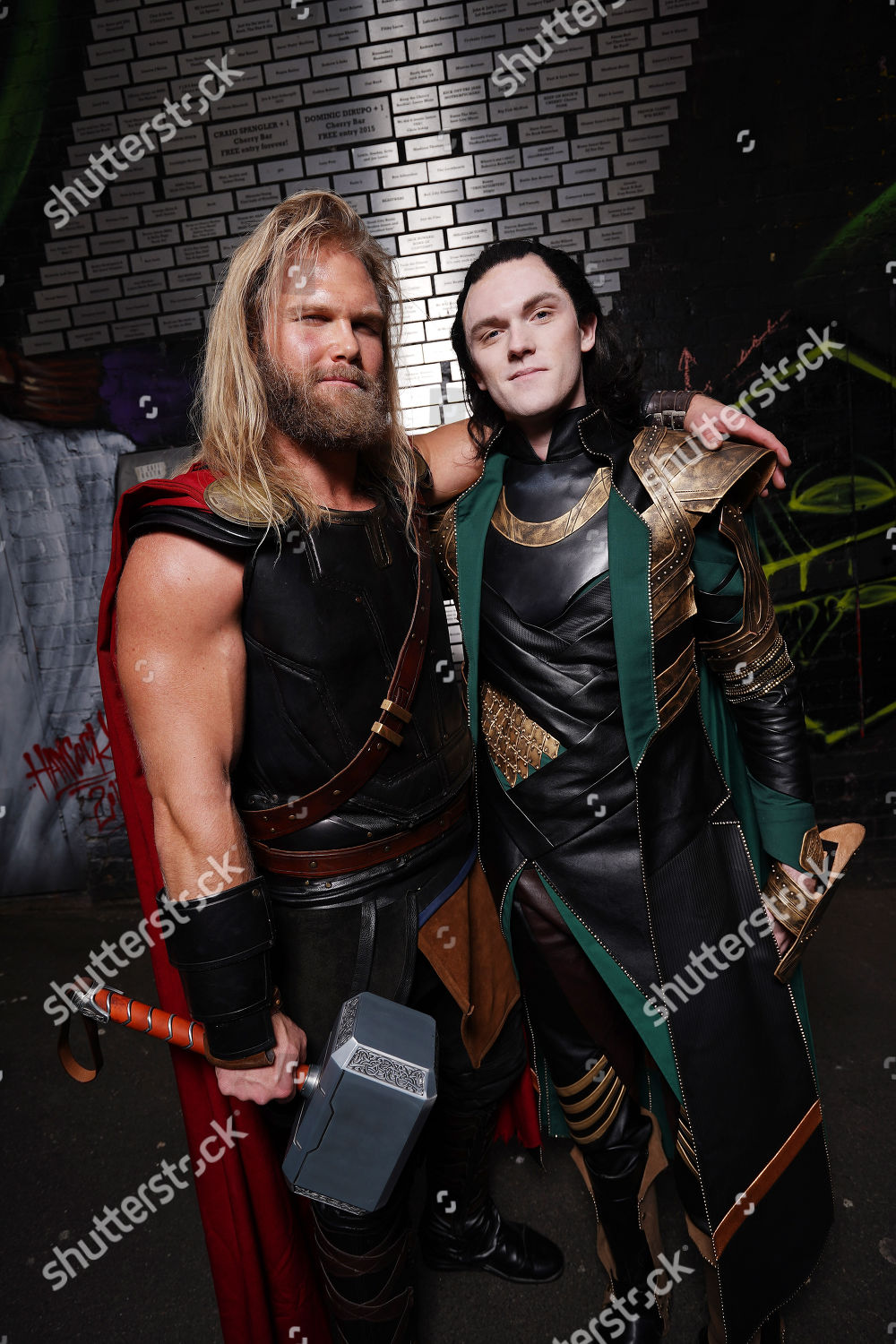 Thor Andrew Lutomski Loki James Phelan Pose Haber Amacli Stok Fotograf Stok Gorsel Shutterstock