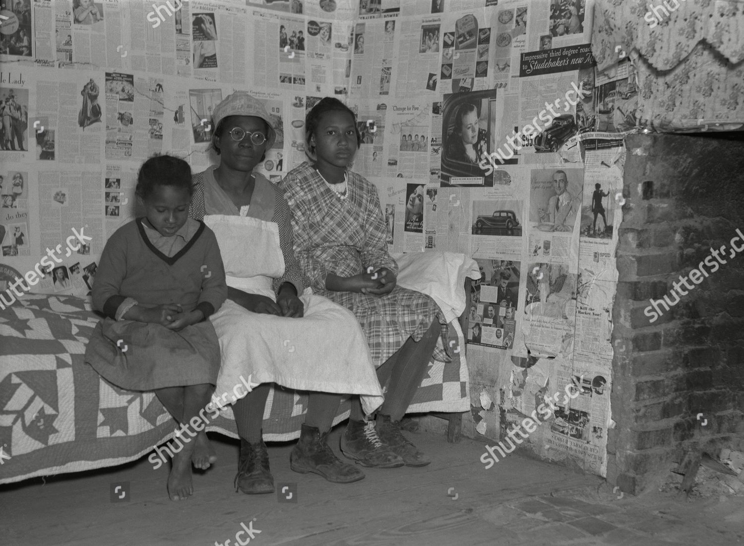 African American Mother Her Two Daughters Living Editorial