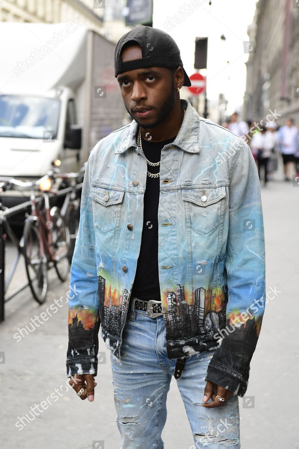 Us Rapper 6lack Arrives Show Amiri 