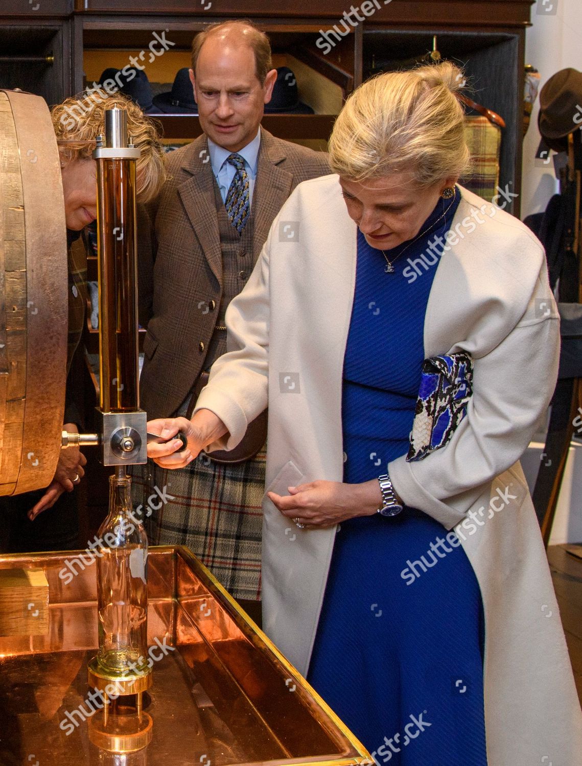 CASA REAL BRITÁNICA - Página 93 Sophie-countess-of-wessex-and-prince-edward-visit-to-scotland-uk-shutterstock-editorial-10326116bu