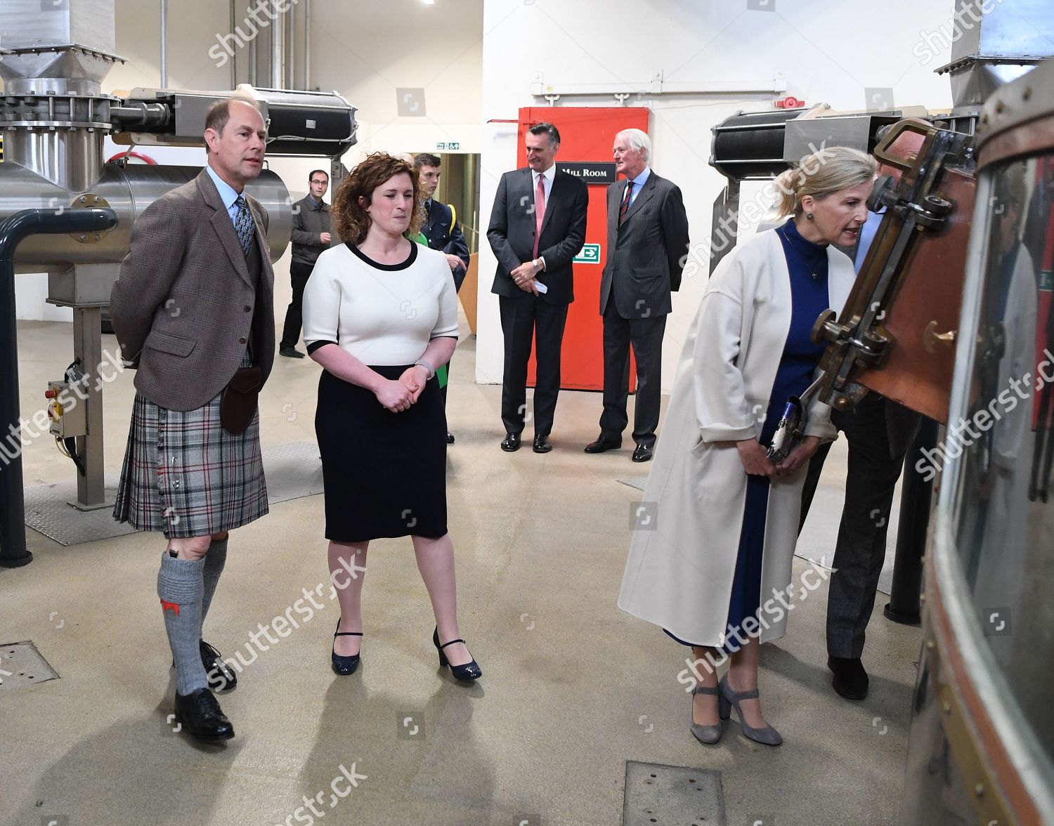 CASA REAL BRITÁNICA - Página 93 Sophie-countess-of-wessex-and-prince-edward-visit-to-scotland-uk-shutterstock-editorial-10326116u