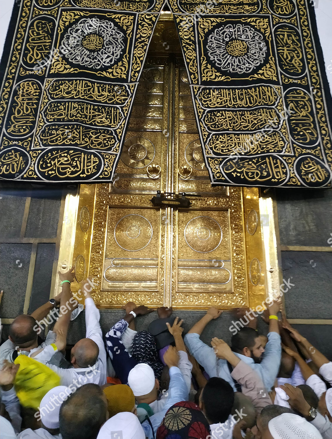 Muslim Pilgrims Kiss Touch Wall Kaaba Editorial Stock Photo - Stock ...