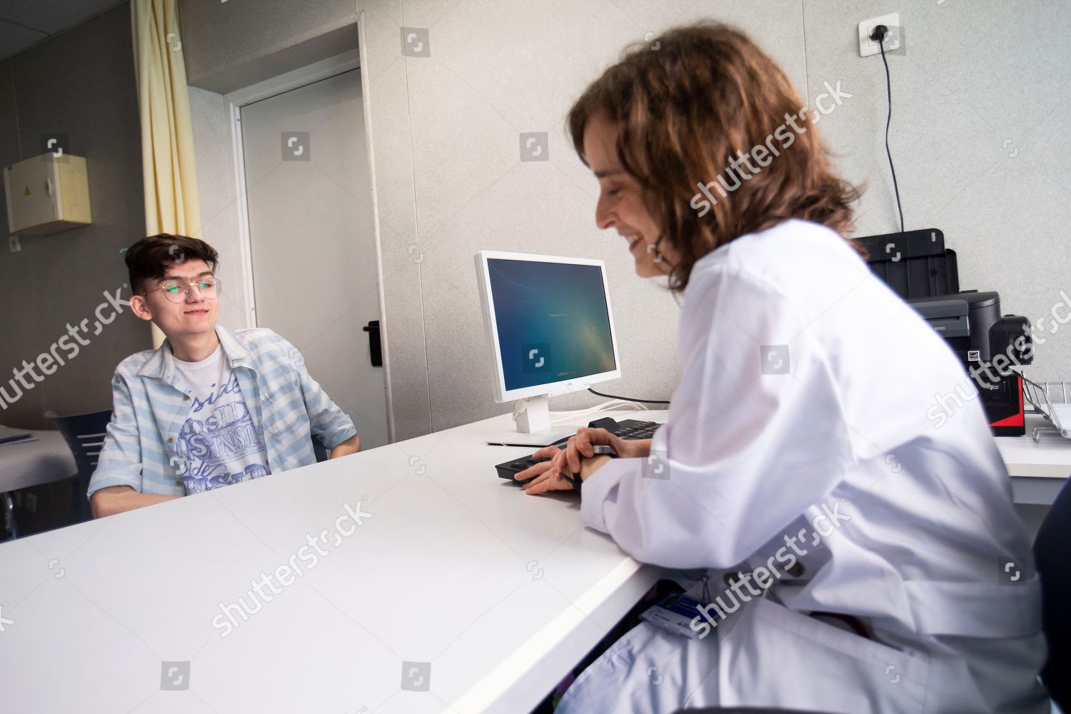 Patient Nicky Islyamov L Chats Doctor Carolina Editorial Stock Photo Stock Image Shutterstock