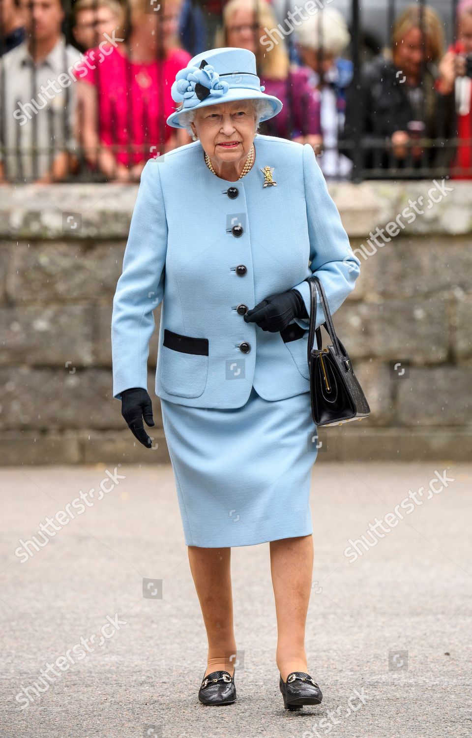 queen-elizabeth-ii-official-arrival-at-balmoral-scotland-uk-shutterstock-editorial-10355112ak.jpg