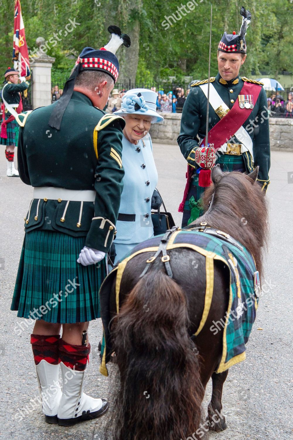 queen-elizabeth-ii-official-arrival-at-balmoral-scotland-uk-shutterstock-editorial-10355112b.jpg
