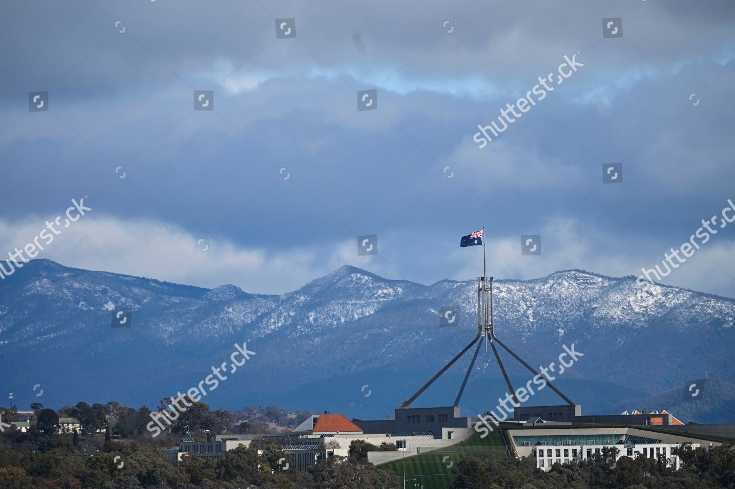 View Parliament House Canberra Pictured Front Snowcovered Redakcni Stock Fotografie Stock Snimek Shutterstock