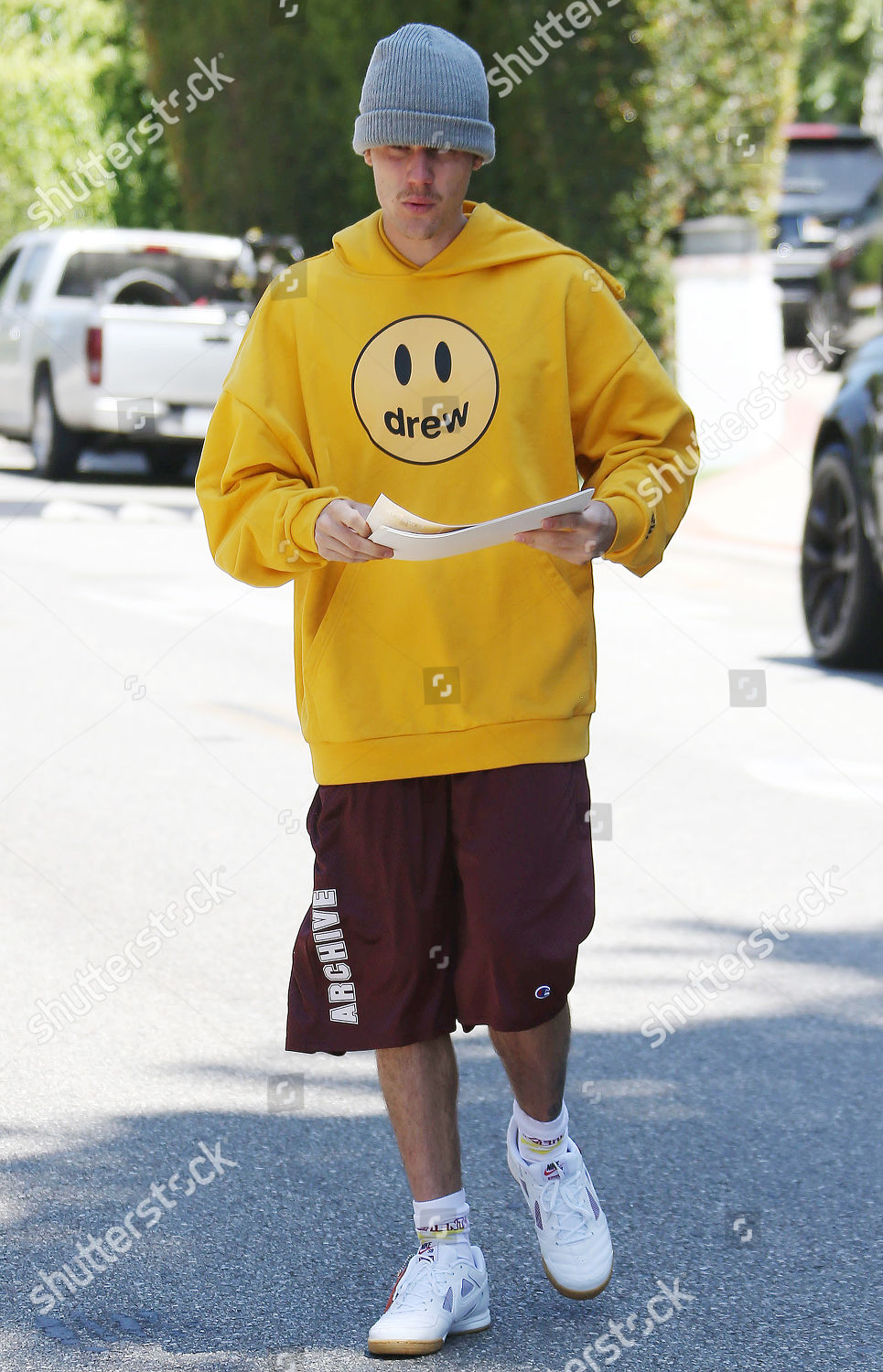 Justin Bieber Hands Out Stickers His 