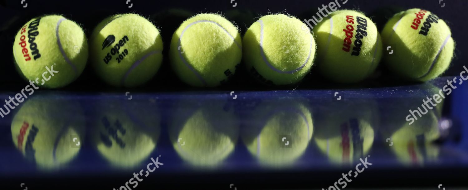 New Tennis Balls Lined Behind Chair Umpire Redaktionelles