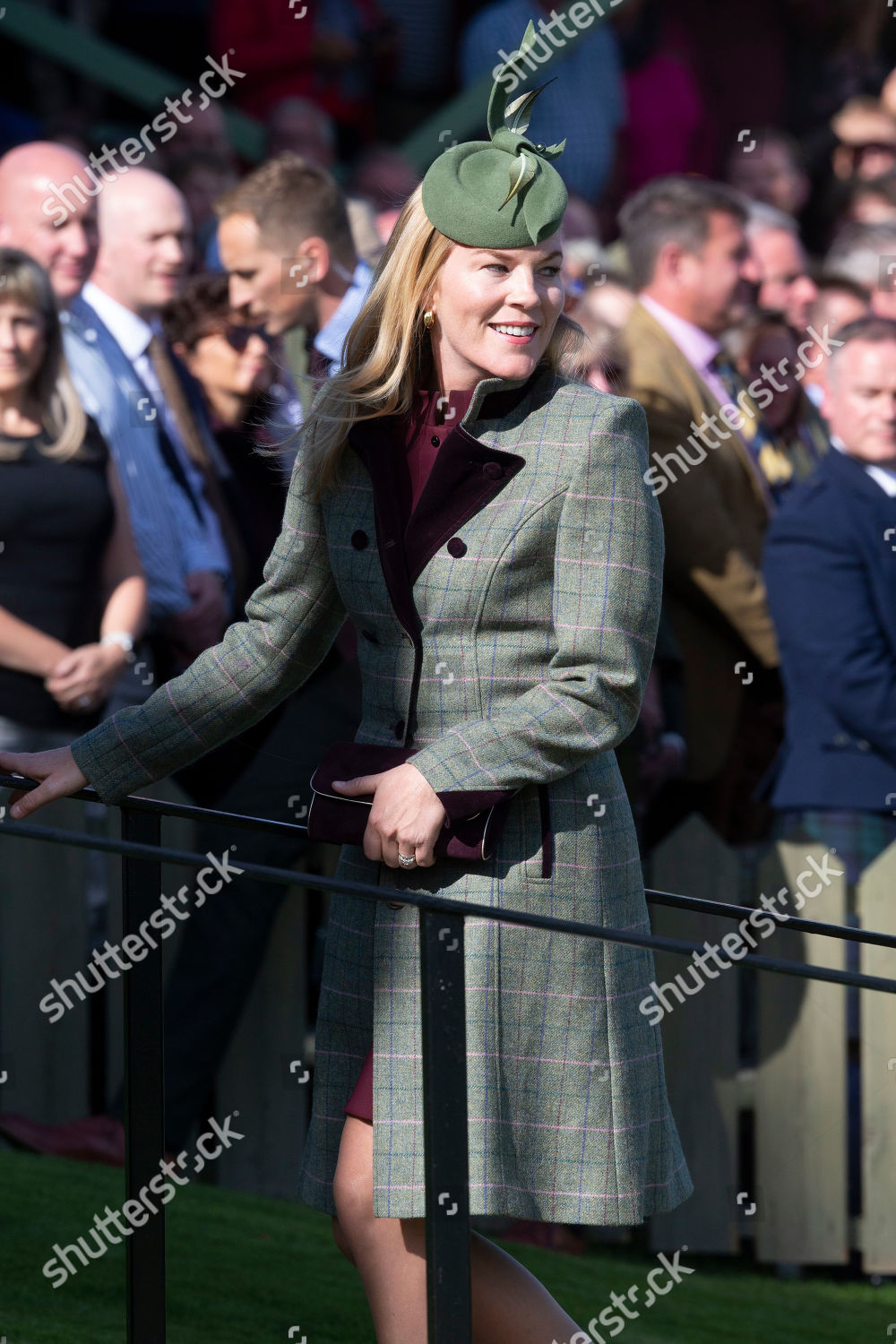 CASA REAL BRITÁNICA - Página 22 The-braemar-highland-gathering-scotland-uk-shutterstock-editorial-10403805t