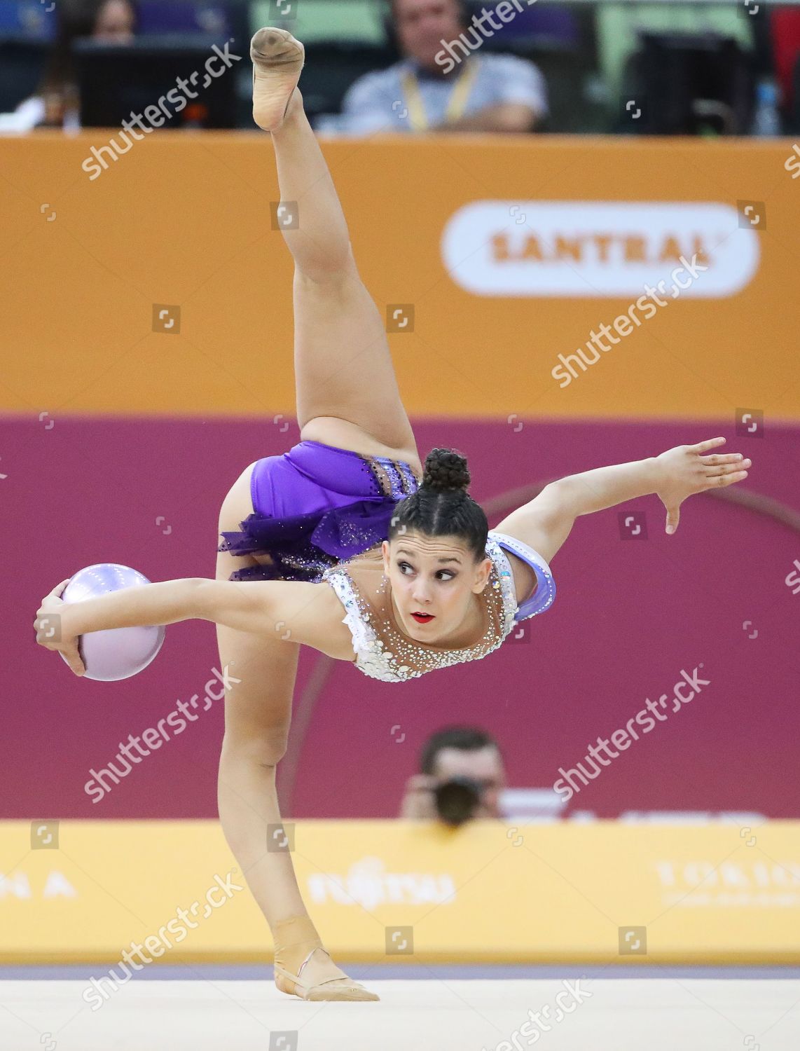 「Rita Araujo Portugal Performs During Rhythmic」のエディトリアル写真素材 ‐ 画像素材