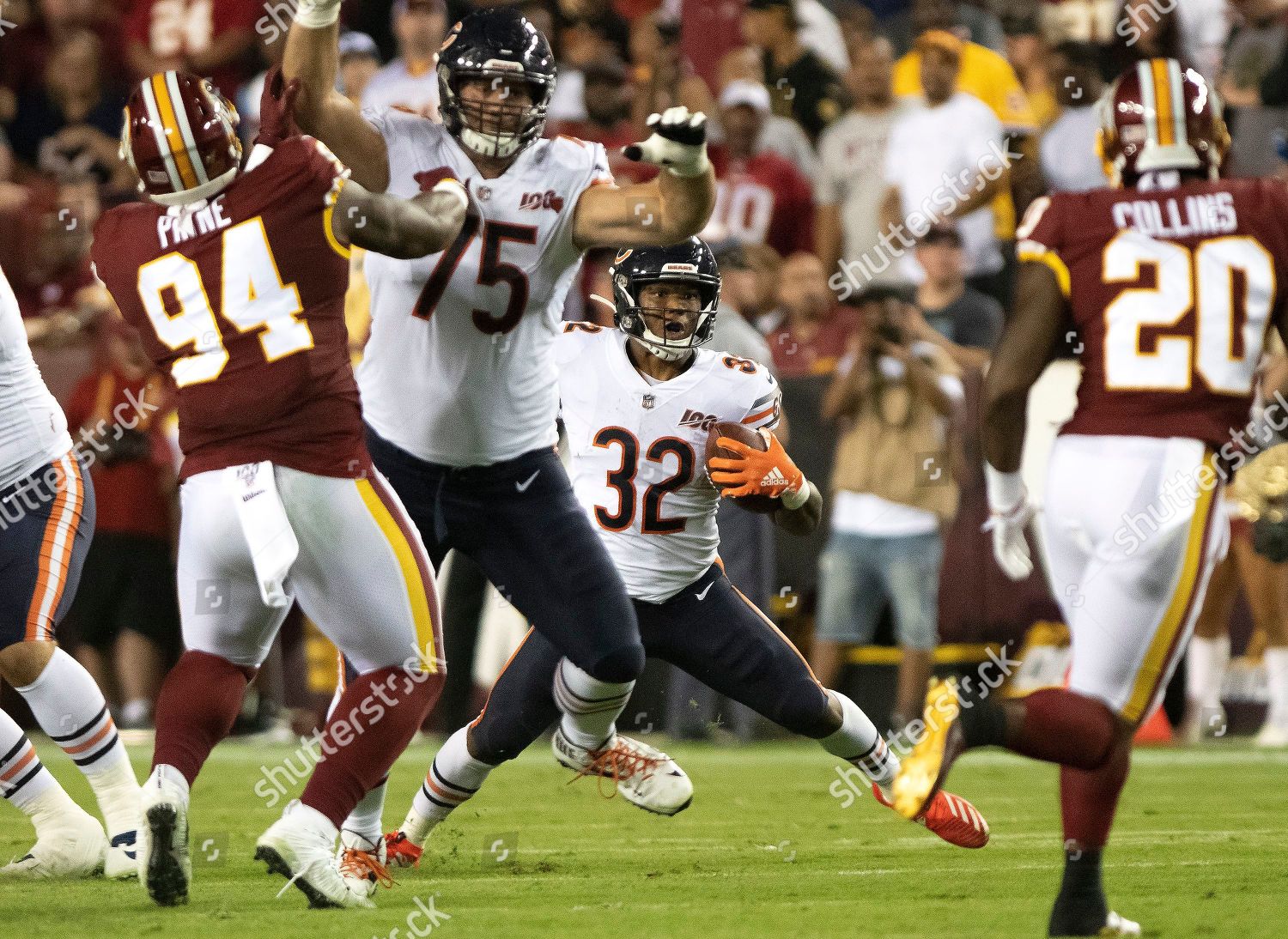 Chicago Bears running back David Montgomery catches a football prior to an  NFL football game against the Washington Redskins, Monday, Sept. 23, 2019,  in Landover, Md. (AP Photo/Mark Tenally Stock Photo - Alamy