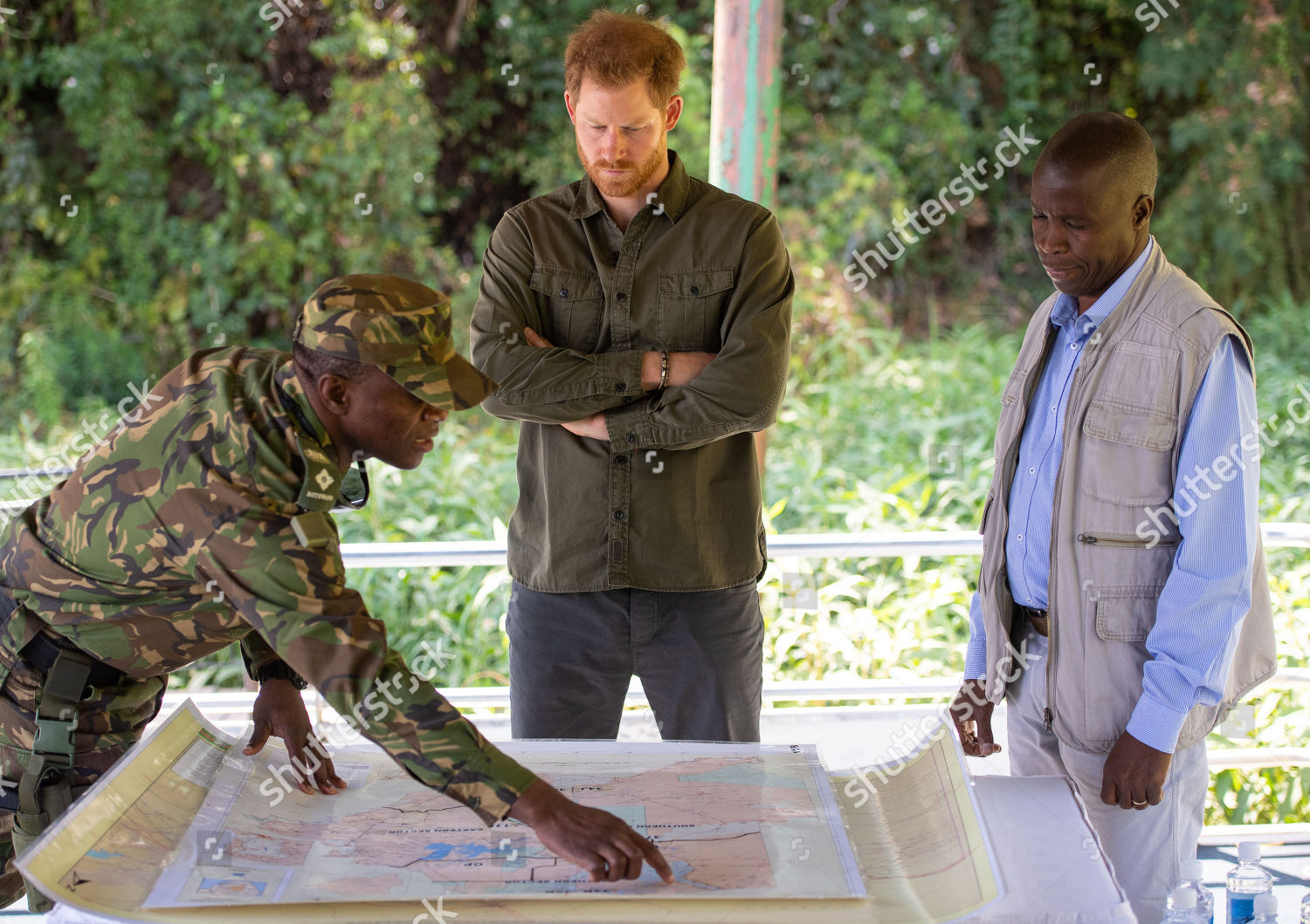prince-harry-visit-to-africa-shutterstock-editorial-10424667p.jpg
