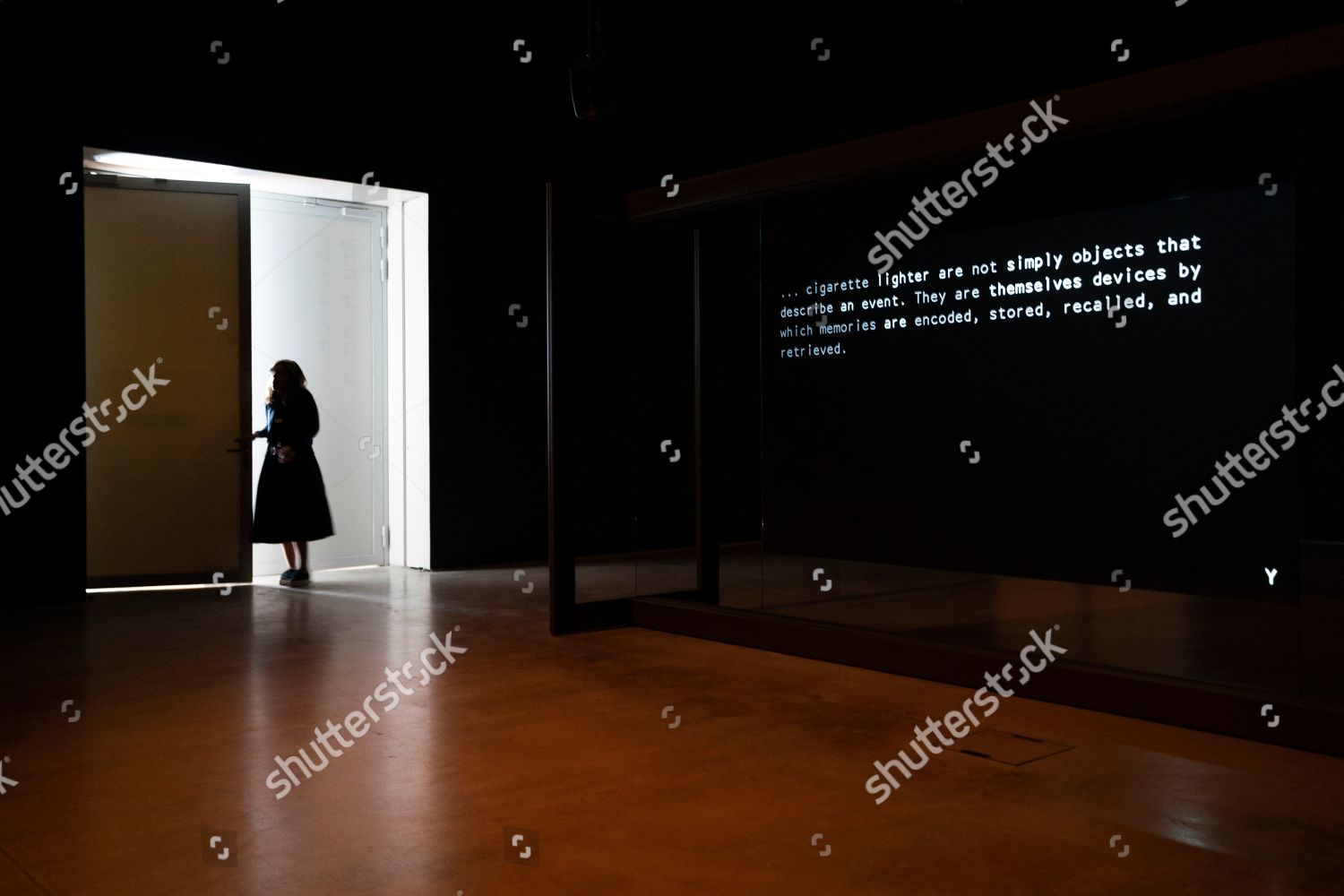 Member Gallery Staff Looks Piece By Artist のエディトリアルストック写真 ストック画像 Shutterstock