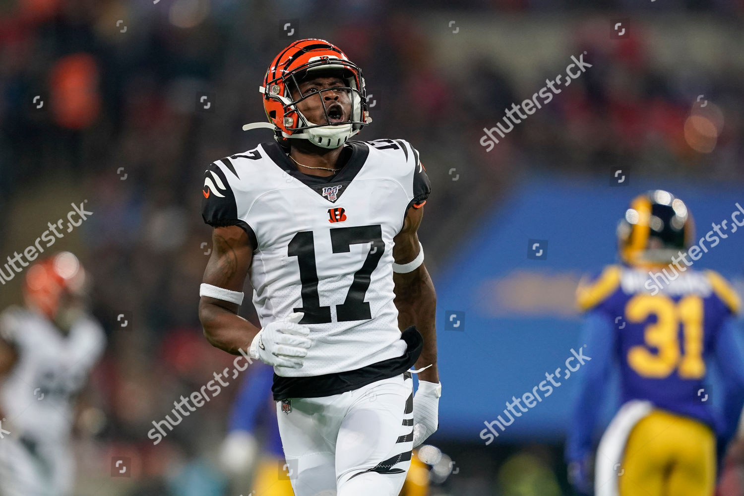 Cincinnati Bengals wide receiver Stanley Morgan (17) and