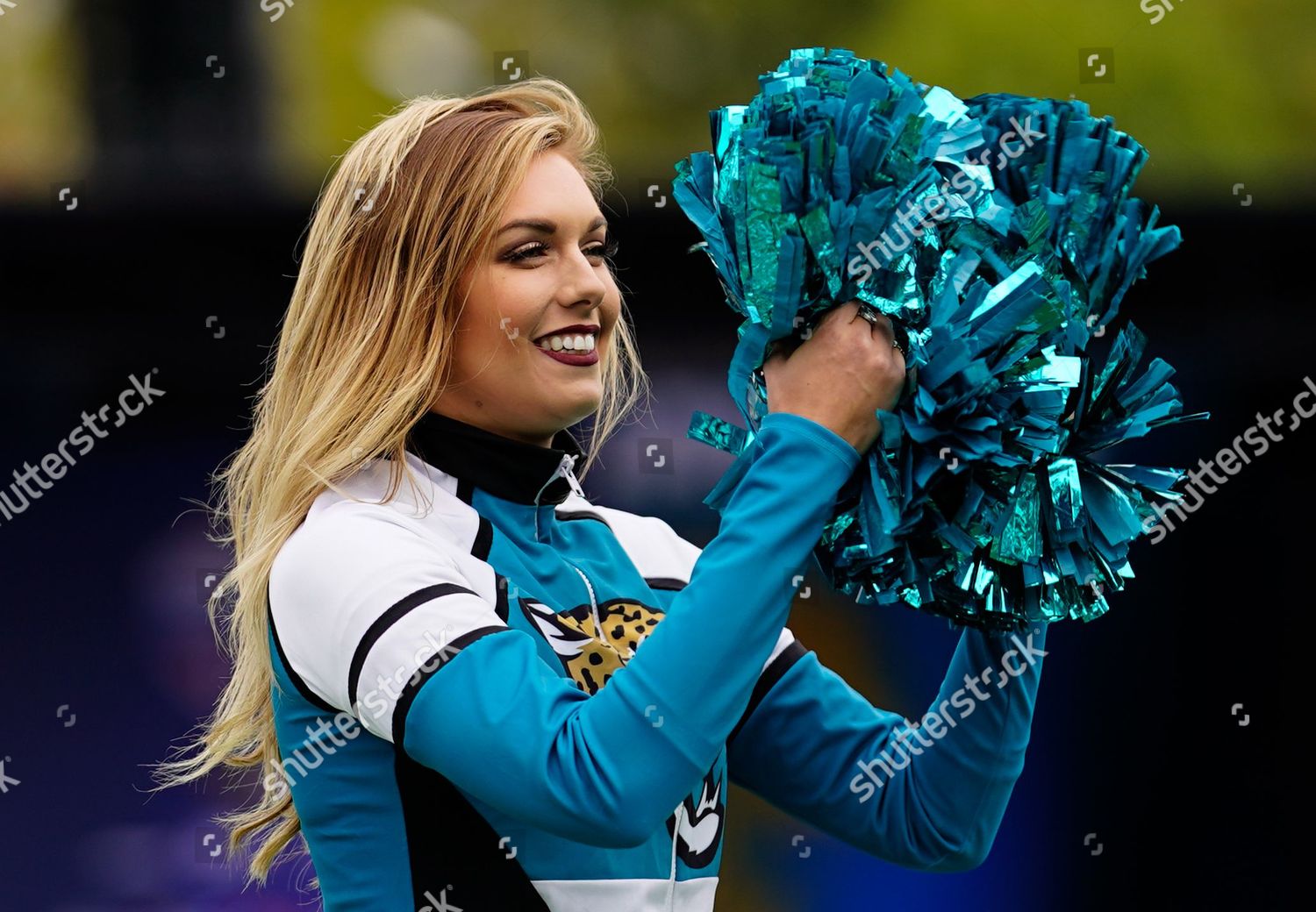 The Jacksonville Jaguars' cheerleaders bungee jump off the top of