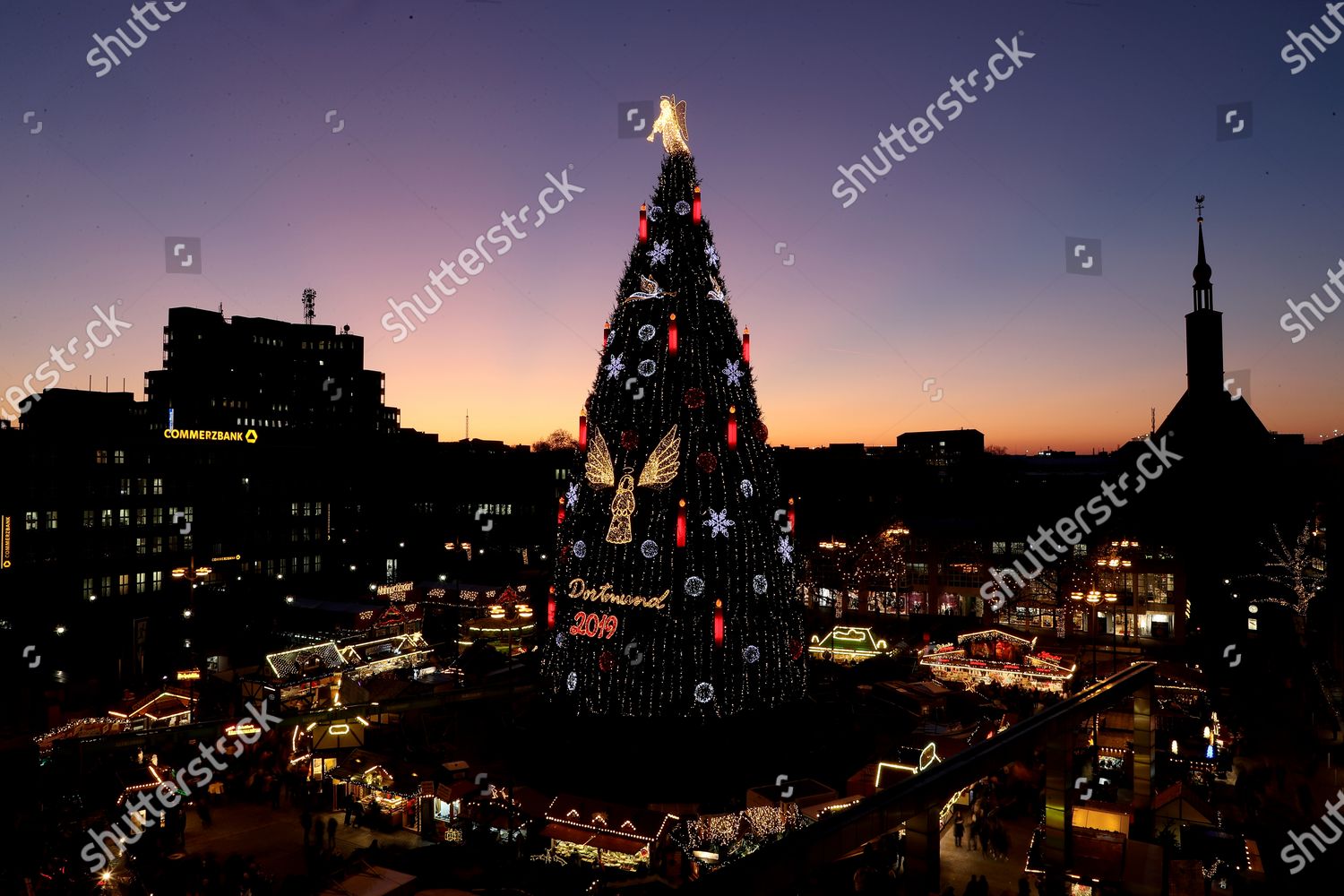 One Worlds Tallest Christmas Trees Illuminated Christmas のエディトリアルストック写真 ストック画像 Shutterstock