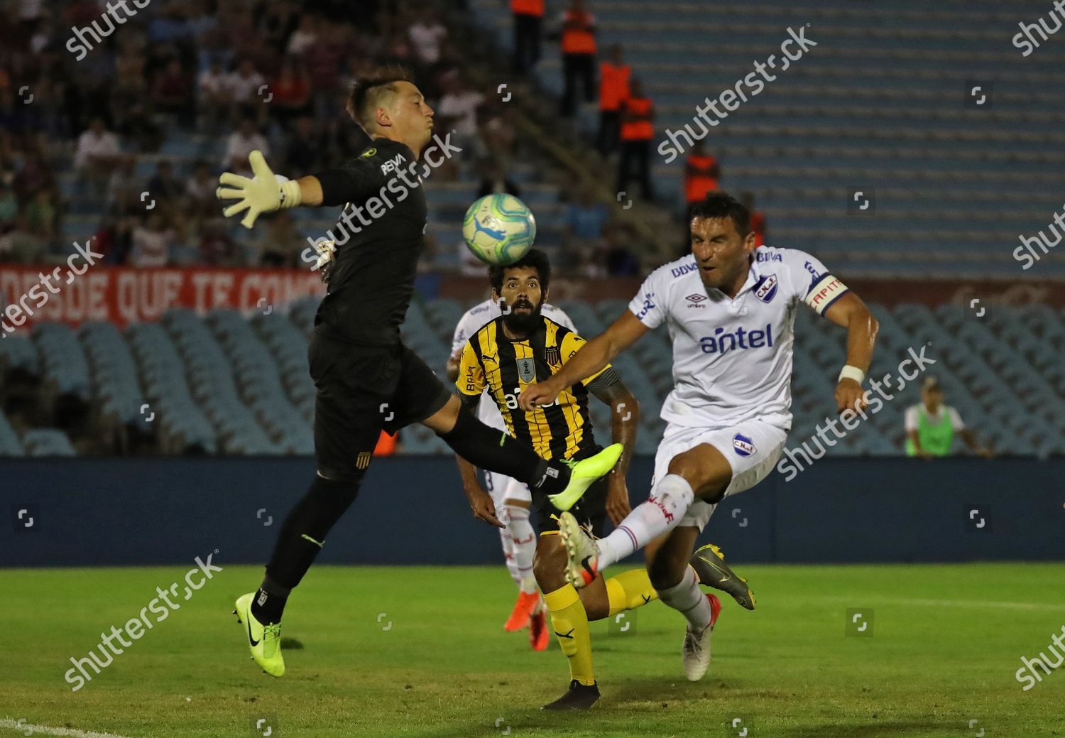 Thiago Cardozo L Penarol Action Against Gonzalo Editorial Stock Photo Stock Image Shutterstock