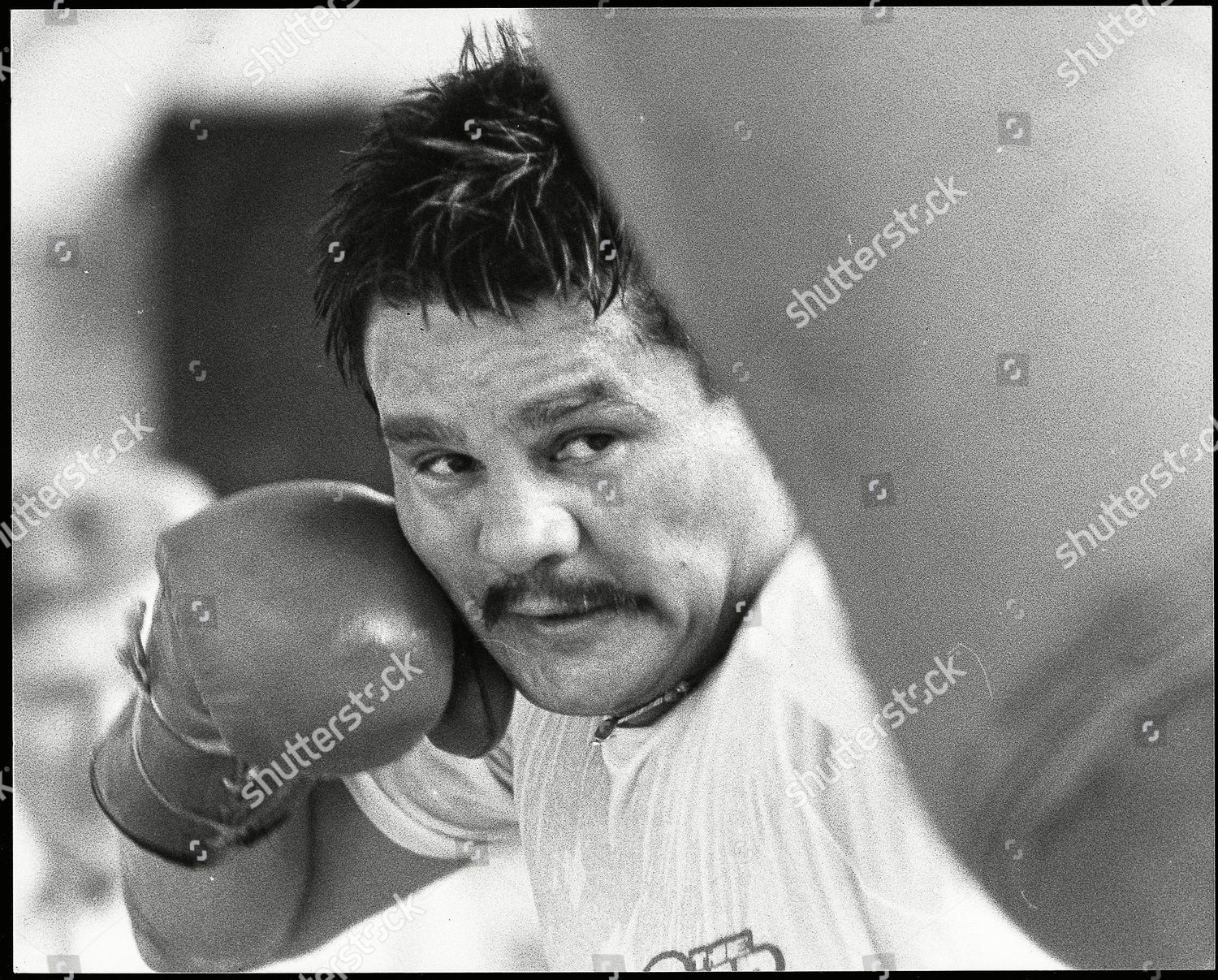 Roberto Duran Boxer Getting Stuck Into Punchbag Editorial Stock