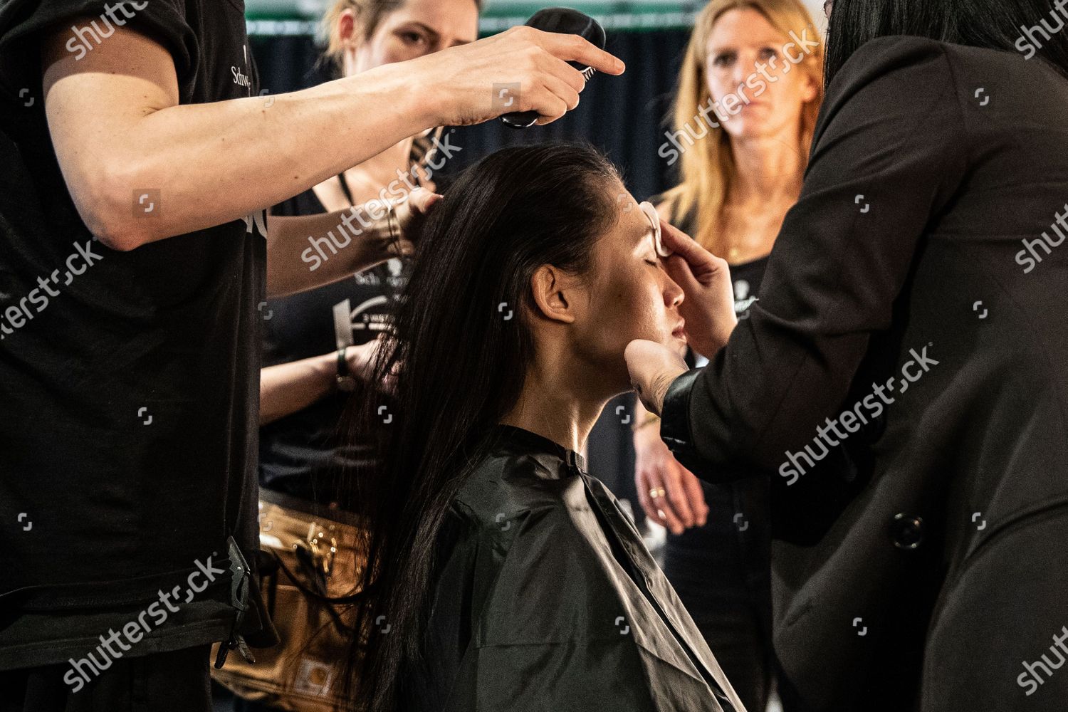 Model Prepared Backstage By Hair Stylist Visagist Editorial Stock