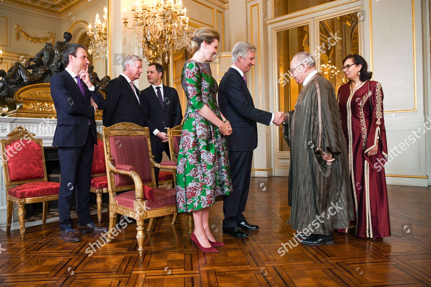 CASA REAL BELGA - Página 93 King-philippe-and-queen-mathilde-receive-the-heads-of-diplomatic-missions-brussels-belgium-shutterstock-editorial-10525487h