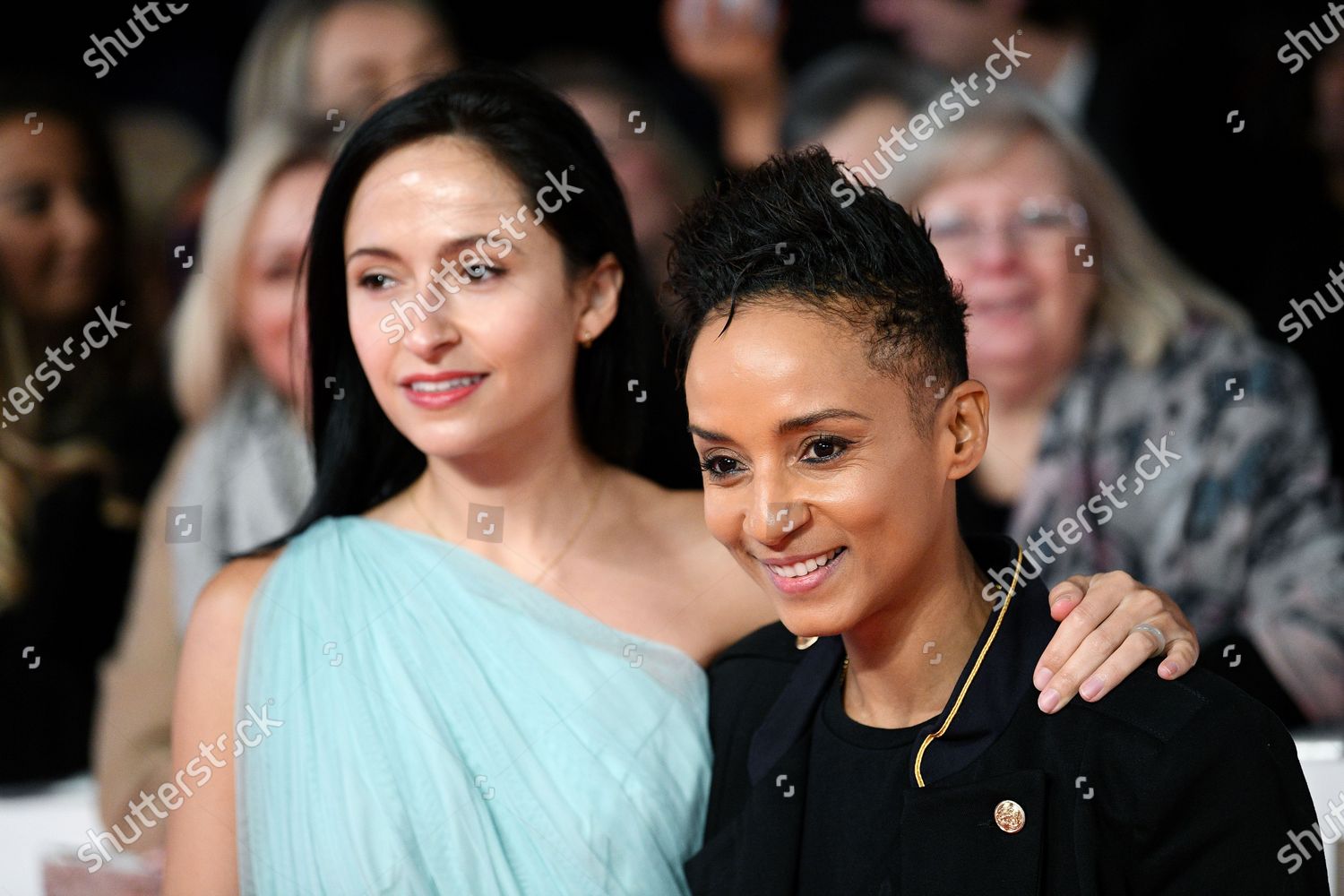 Kate Holderness Adele Roberts Redakcni Stock Fotografie Stock Snimek Shutterstock