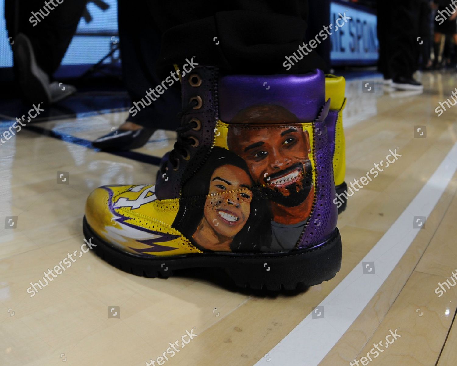 Oxford, MS, USA. 30th Jan, 2020. The shoes of South Carolina Head Coach, Dawn  Staley, marked to commemorate the recent death of NBA superstar, Kobe  Bryant, during the NCAA women's basketball game