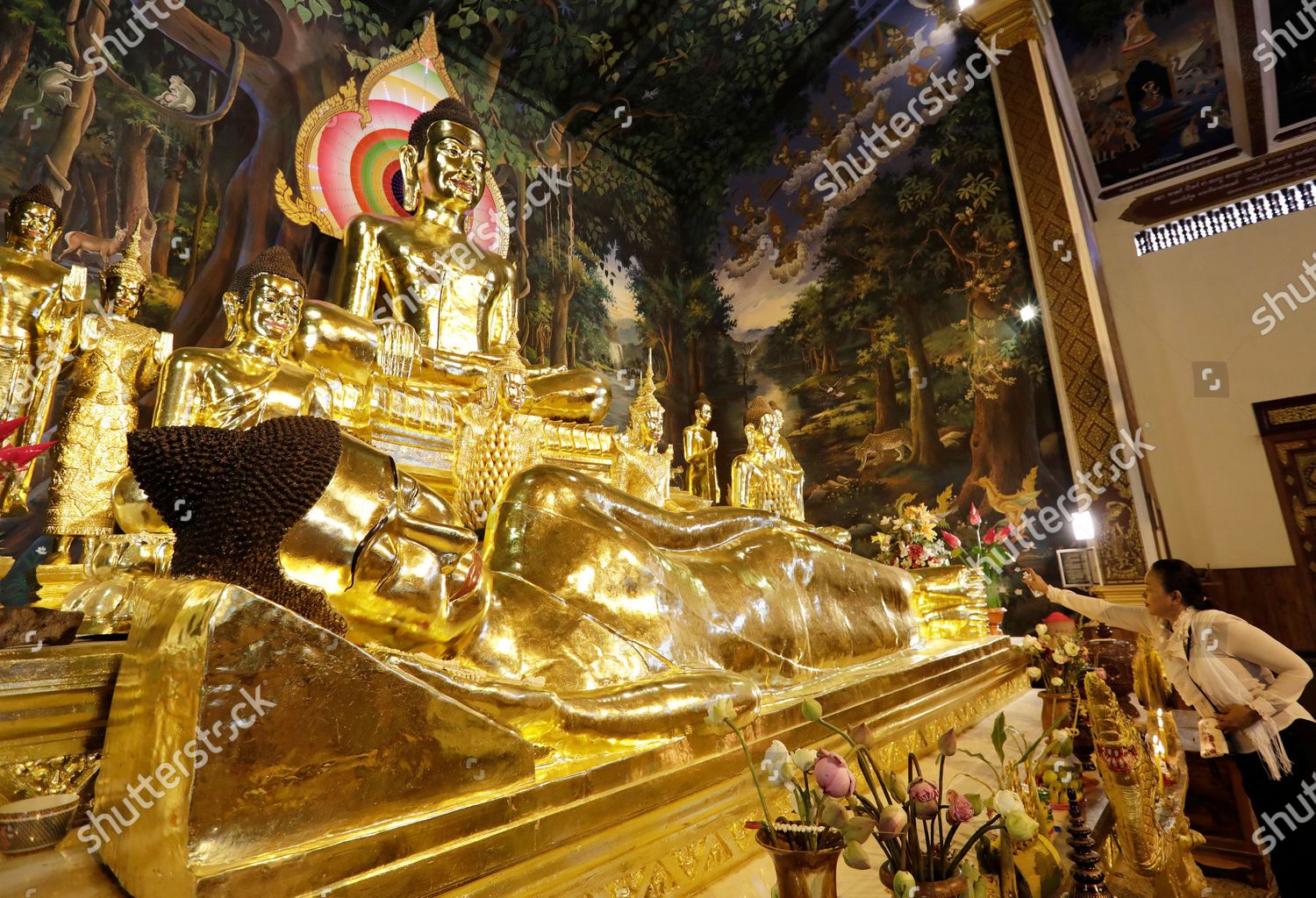 Cambodian Woman Sprays Perfume On Buddha Statues Editorial Stock