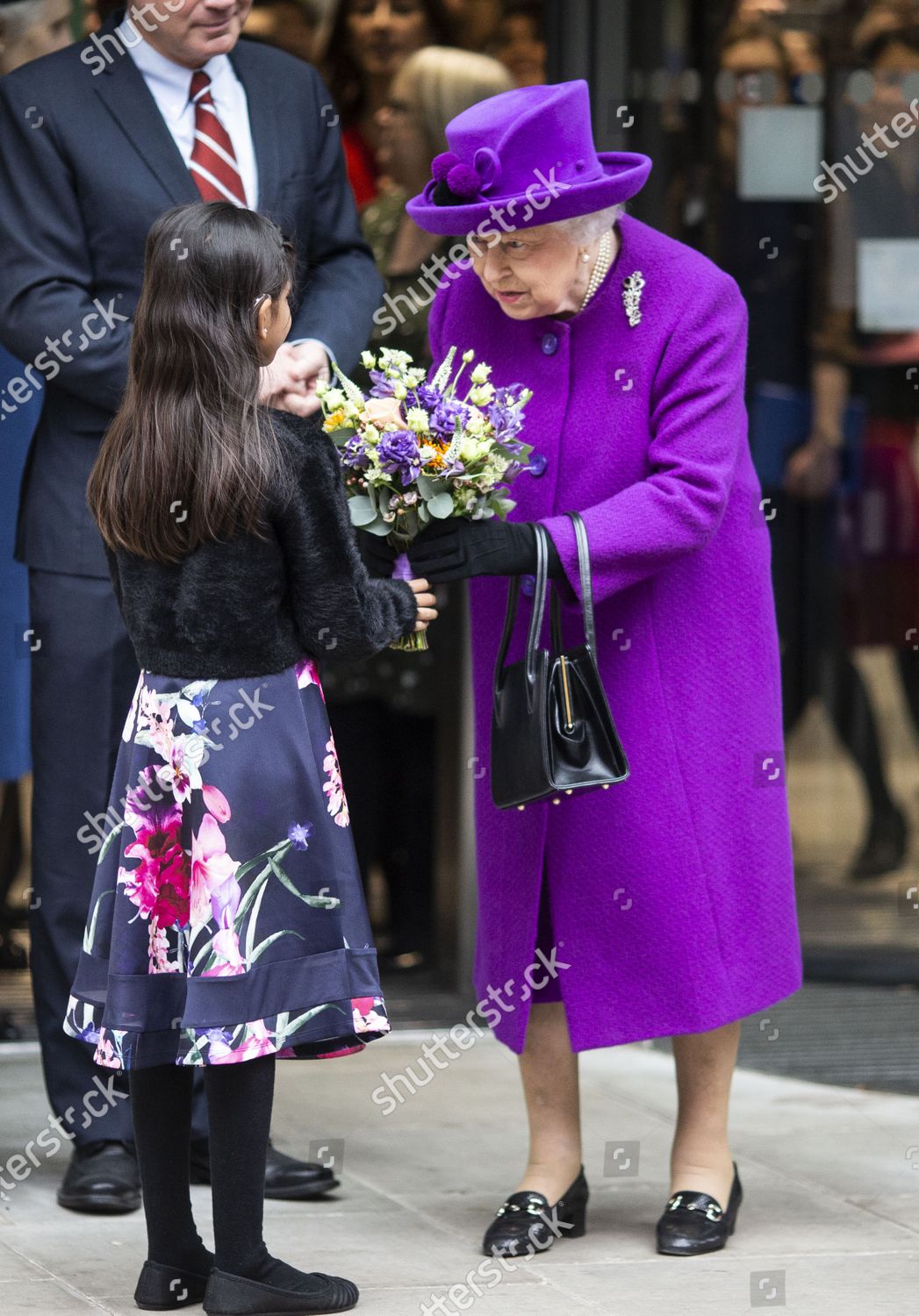 CASA REAL BRITÁNICA - Página 28 Queen-elizabeth-ii-opens-the-royal-national-ent-and-eastman-hospitals-london-uk-shutterstock-editorial-10561145q