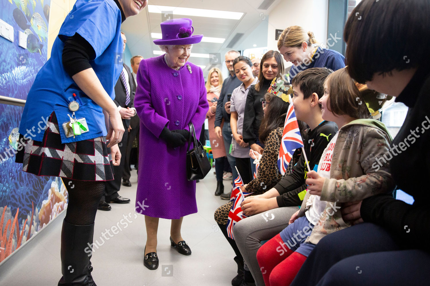 CASA REAL BRITÁNICA - Página 28 Queen-elizabeth-ii-opens-the-royal-national-ent-and-eastman-hospitals-london-uk-shutterstock-editorial-10561169ai