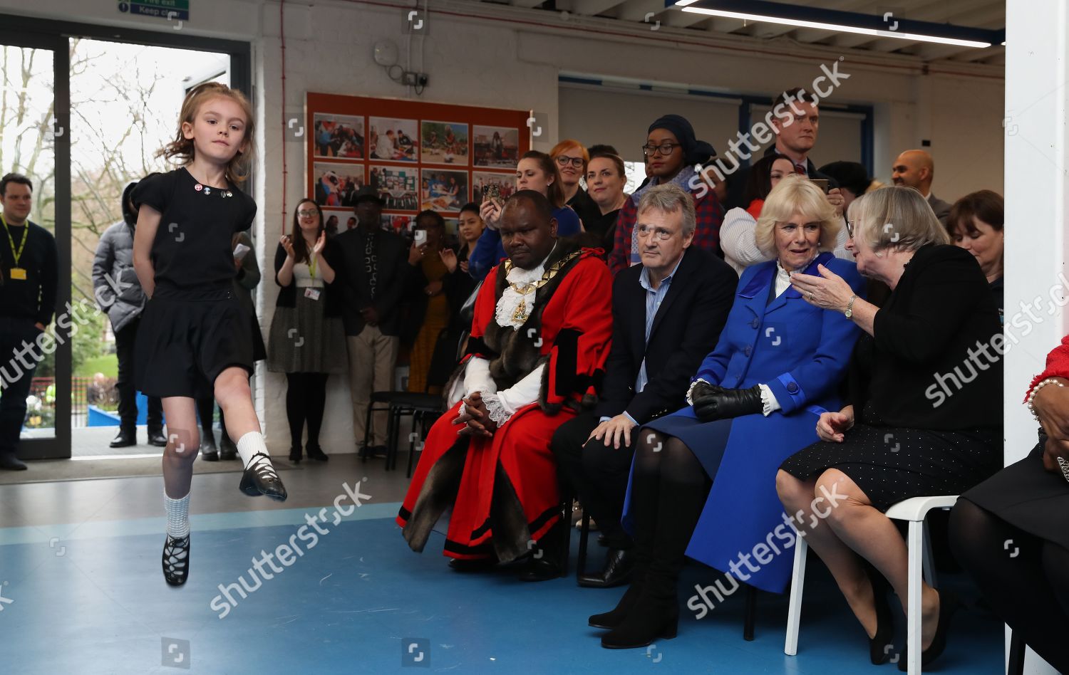 CASA REAL BRITÁNICA - Página 27 Camilla-duchess-of-cornwall-visit-to-brent-london-uk-shutterstock-editorial-10561335c